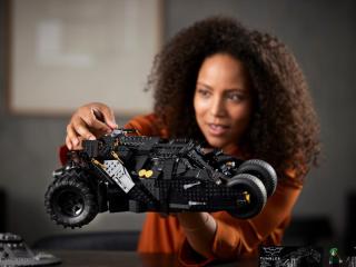 LEGO® Exclusive - DC Batman™ Batmobile™ Tumbler (76240)