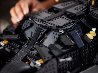 LEGO® Exclusive - DC Batman™ Batmobile™ Tumbler (76240)