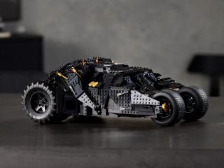 LEGO® Exclusive - DC Batman™ Batmobile™ Tumbler (76240)