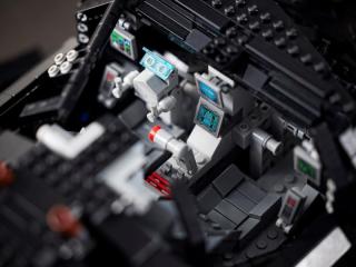 LEGO® Exclusive - DC Batman™ Batmobile™ Tumbler (76240)