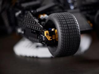 LEGO® Exclusive - DC Batman™ Batmobile™ Tumbler (76240)