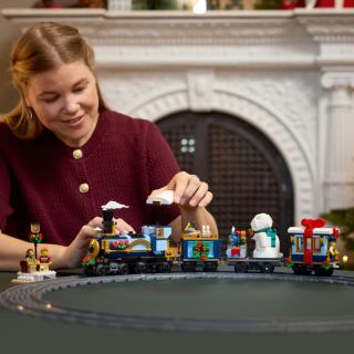 LEGO® Icons - Ünnepi expresszvonat (10361)
