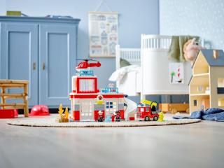 LEGO® DUPLO - Tűzoltóállomás és helikopter (10970)