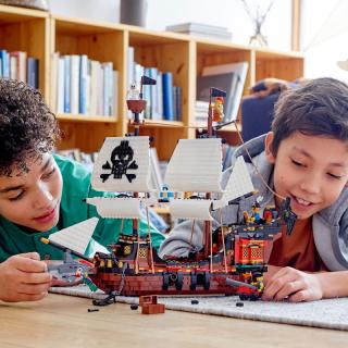 LEGO® Creator - Kalózhajó (31109)