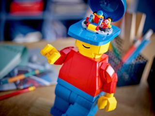LEGO® Iconic - Nagy méretű LEGO® minifigura (40649)