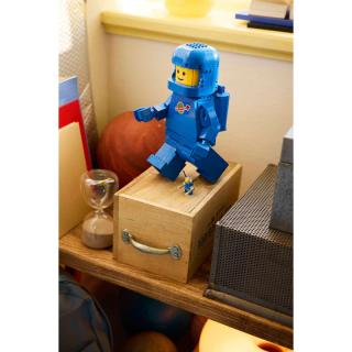 LEGO® Iconic - Nagy méretű, kék űrhajós minifigura (40921)