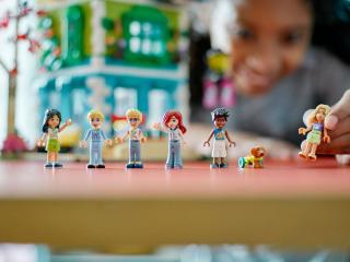 LEGO® Friends - Heartlake City közösségi központ (41748)