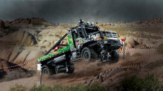 LEGO® Technic - 4x4 Mercedes-Benz Zetros verseny teherautó (42129) 