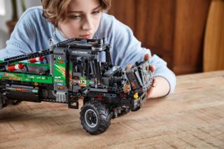 LEGO® Technic - 4x4 Mercedes-Benz Zetros verseny teherautó (42129) 