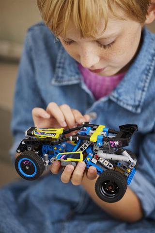 LEGO® Technic - Verseny homokfutó (42164)