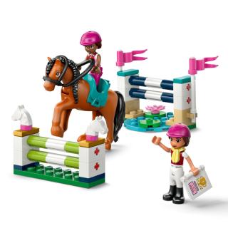 LEGO® Friends - Lovarda és lovasiskola (42688)