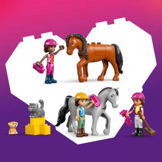 LEGO® Friends - Lovarda és lovasiskola (42688)