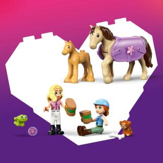 LEGO® Friends - Ló- és csikószállító utánfutó (42695)