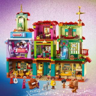LEGO® Disney - A varázslatos Madrigal ház (43245)