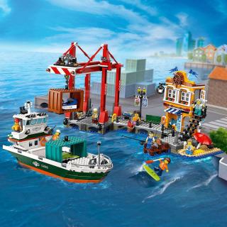 LEGO® City - Tengerparti kikötő teherszállító hajóval (60422) 