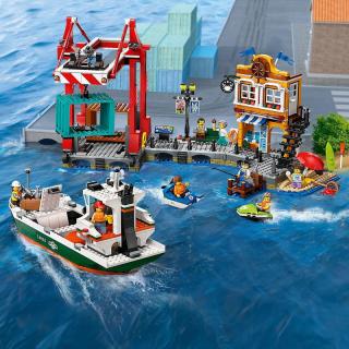 LEGO® City - Tengerparti kikötő teherszállító hajóval (60422) 