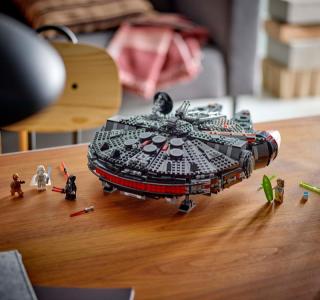LEGO® Star Wars - A Sötét Sólyom (75389)