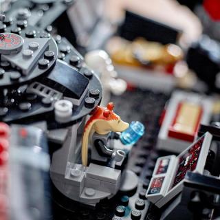 LEGO® Star Wars - A Sötét Sólyom (75389)