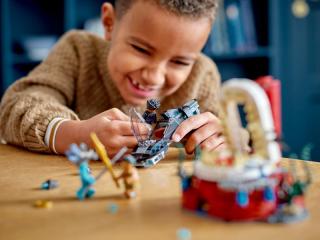 LEGO® Super Heroes - Namor király trónterme (76213)